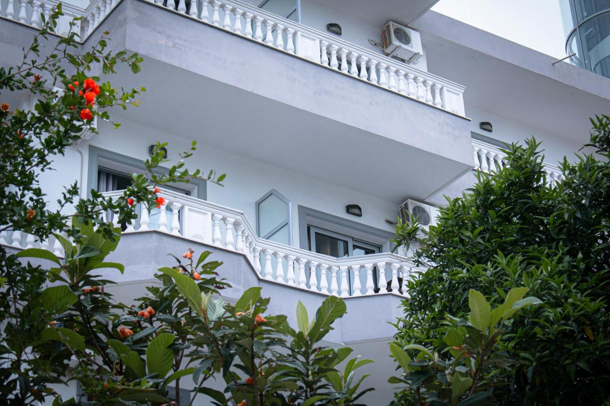 Hotel Fron Saranda Extérieur photo