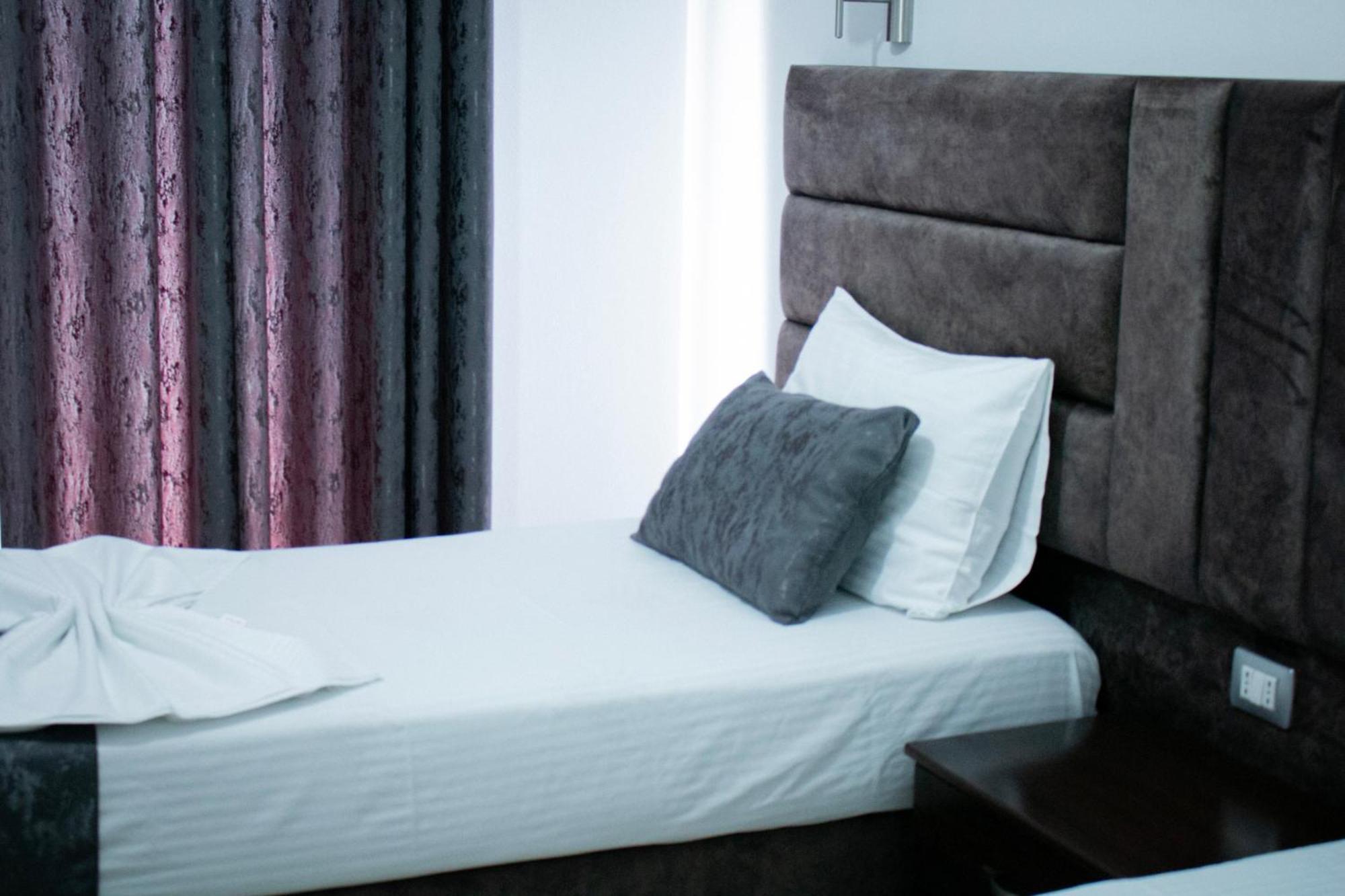 Hotel Fron Saranda Extérieur photo