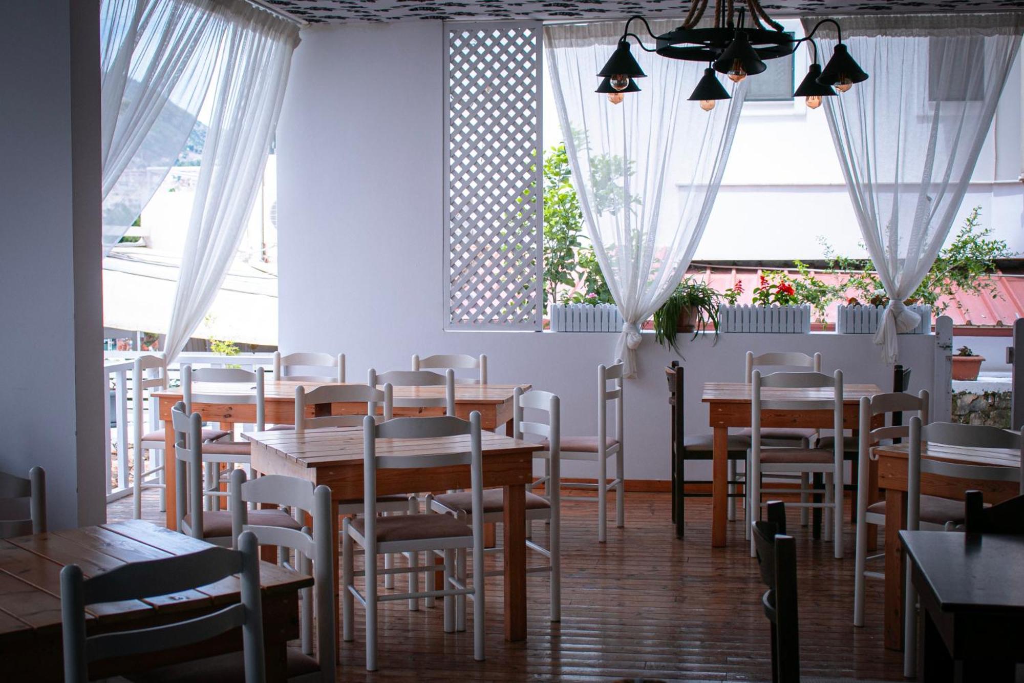 Hotel Fron Saranda Extérieur photo