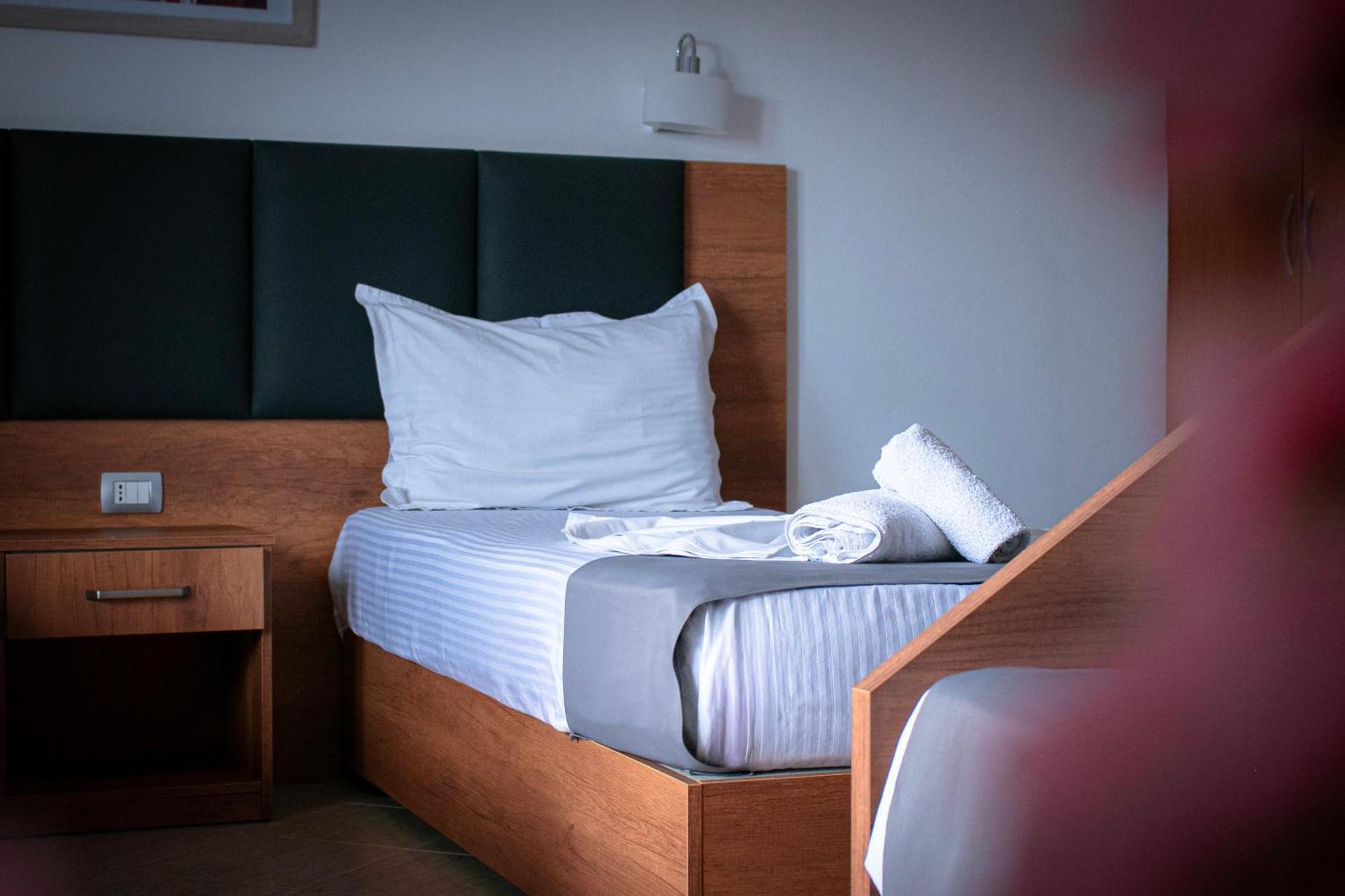 Hotel Fron Saranda Extérieur photo