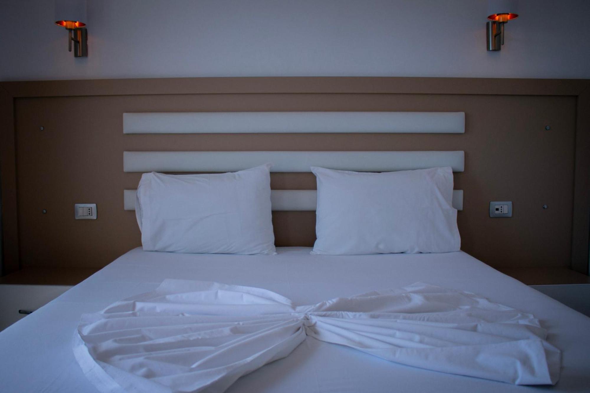 Hotel Fron Saranda Extérieur photo