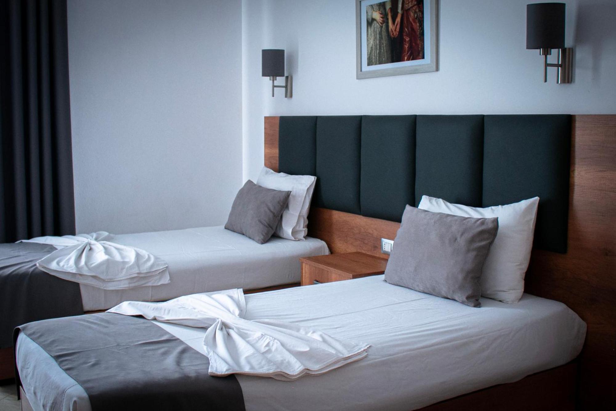 Hotel Fron Saranda Extérieur photo