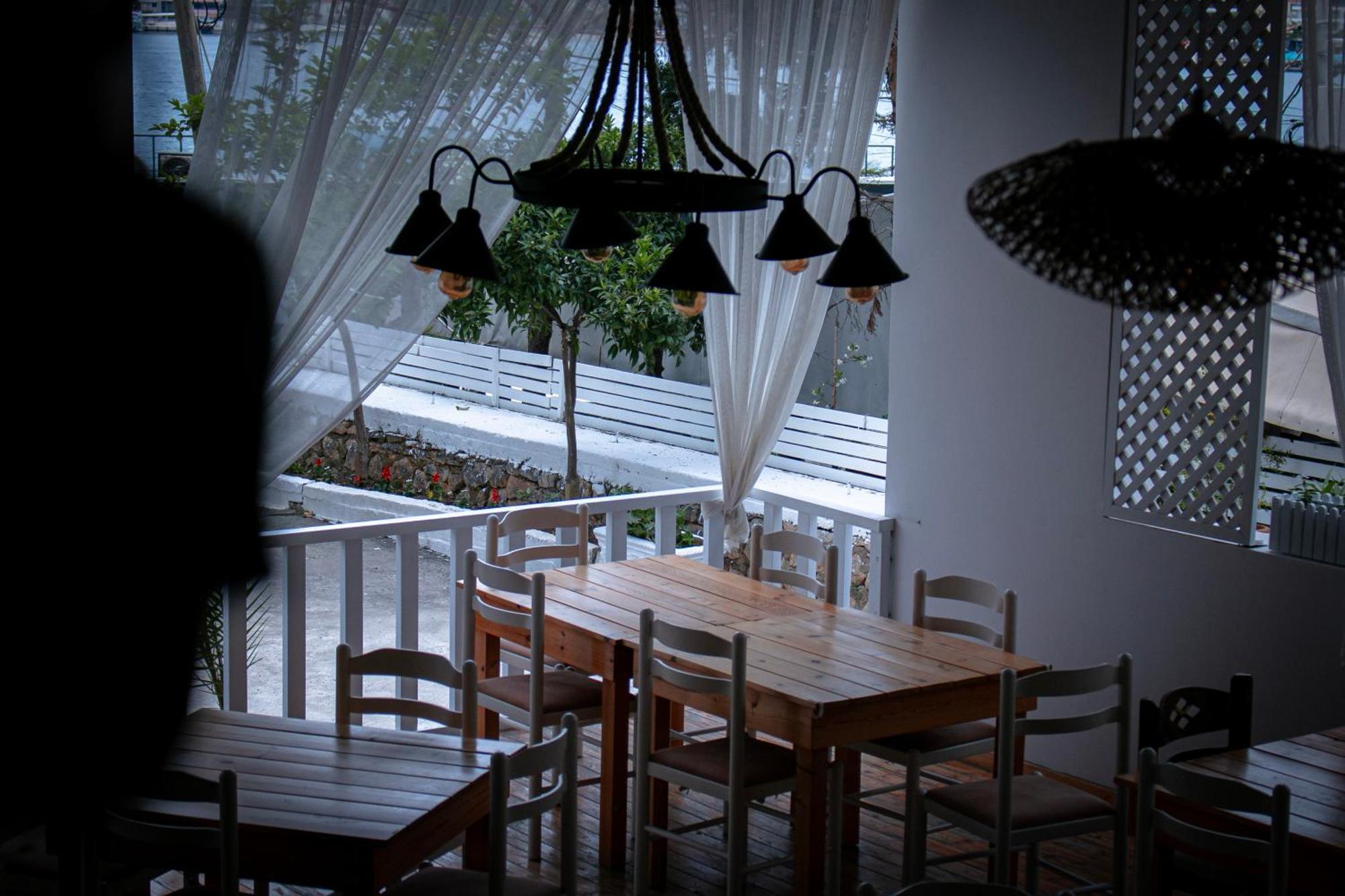 Hotel Fron Saranda Extérieur photo